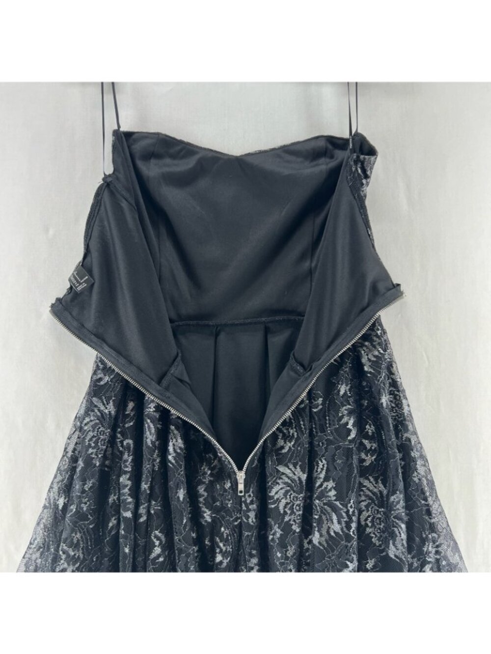 Forever 21 Metallic Floral Lace Strapless Dress Size S Lined Skater Black Silver - Picture 10 of 13